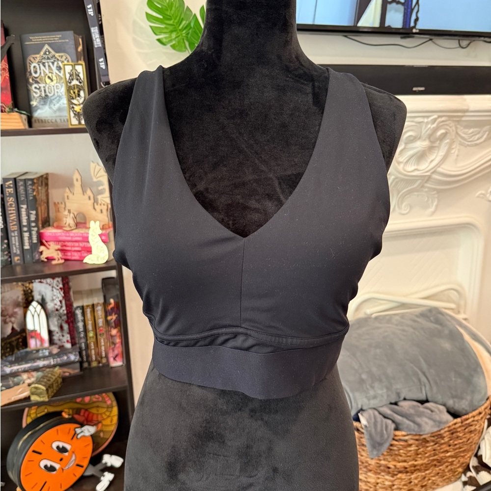 Fabletics Black V-Neck Sports Bra adjustable straps